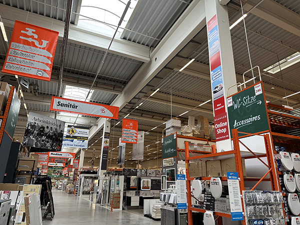 LED Lighting Solutions from SEEKING helped a German home goods supermarket upgrade to the HLS Series LED Linear Trunking System,