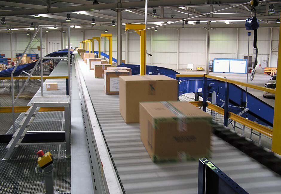 LED High Bay Lighting for Logistics Warehouse: HBS 150W Upgrade at TNT Germany（images 4）
