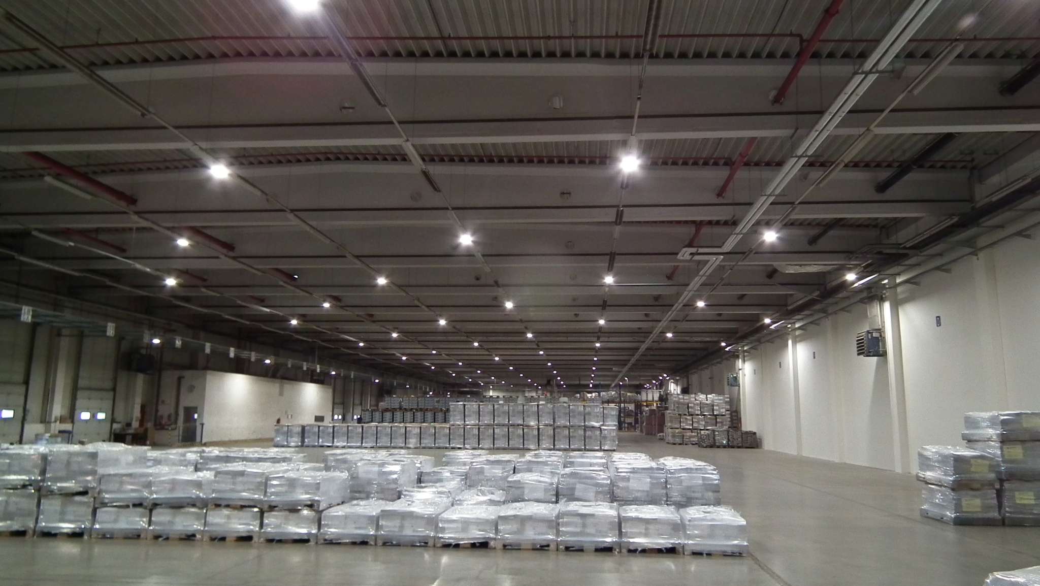 LED High Bay Lighting for Warehouse Retrofit: 100W LED Replacement in Denmark（images 2）