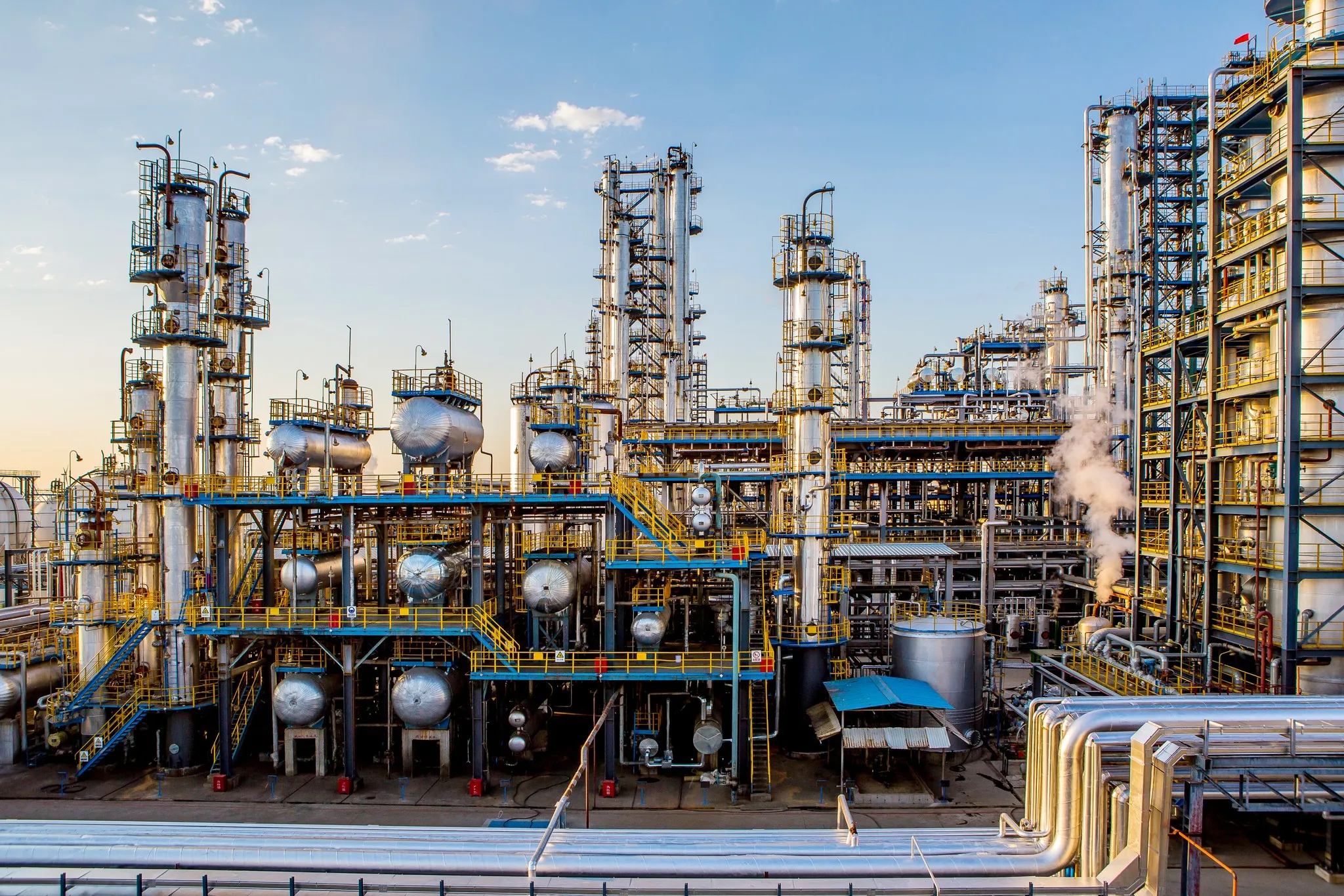 LO Series explosion proof LED lights installed in chemical plant