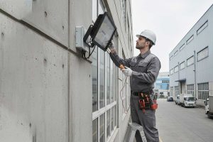 How to Fix LED Flood Light？