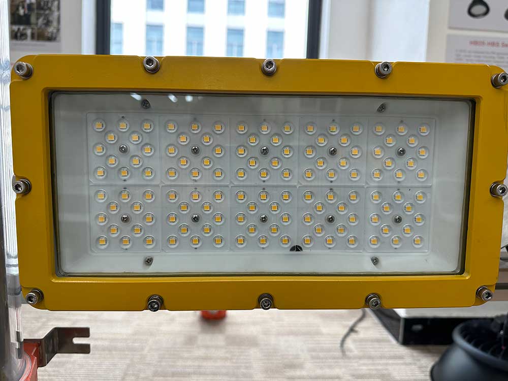 Explosion Proof Flood Light Used in Hazardous Industrial Sites（images 1）