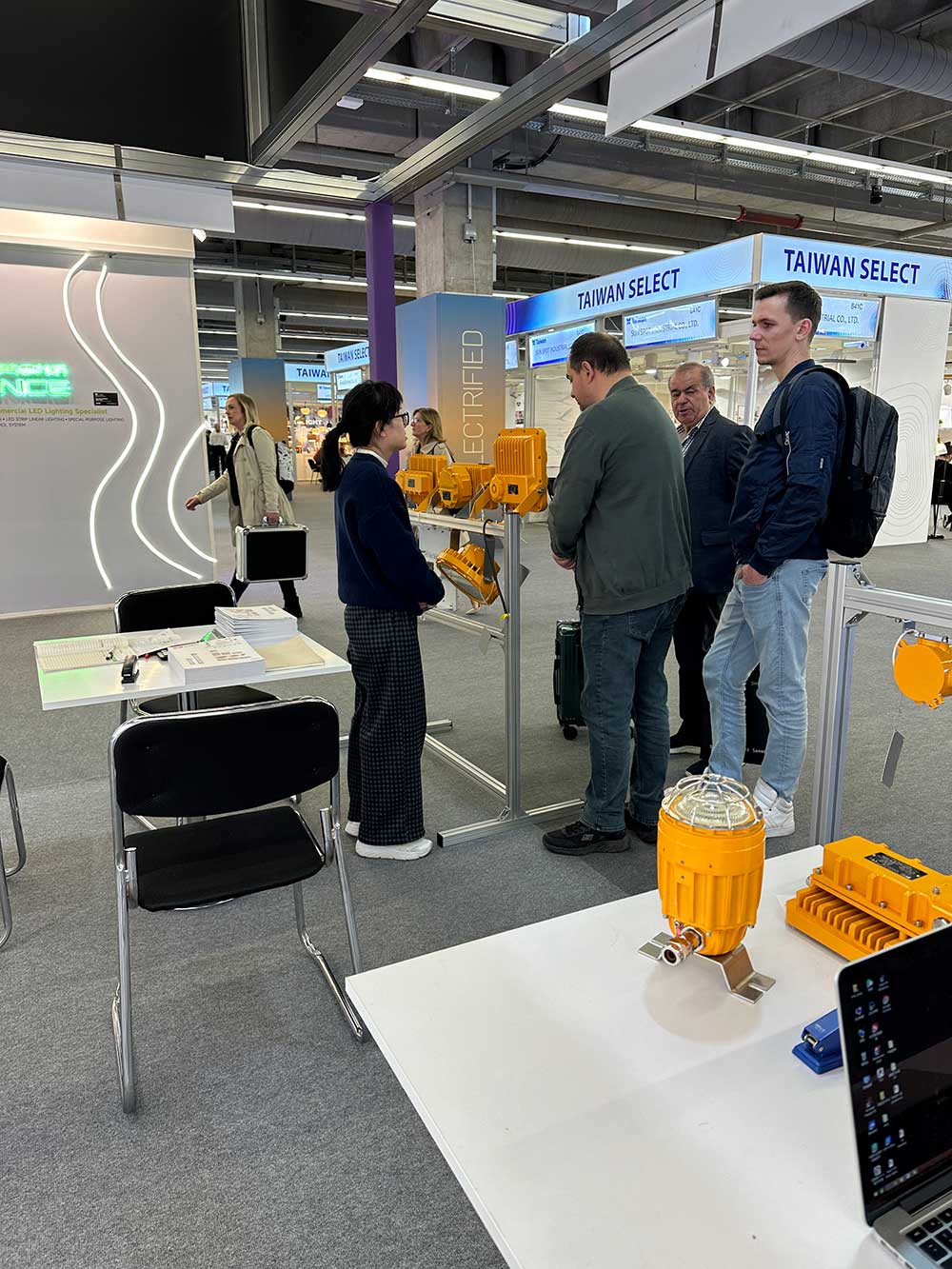 Light + Building 2026 Day 4 &ndash; SEEKINGLED Booth Remains Extremely Popular!（images 2）