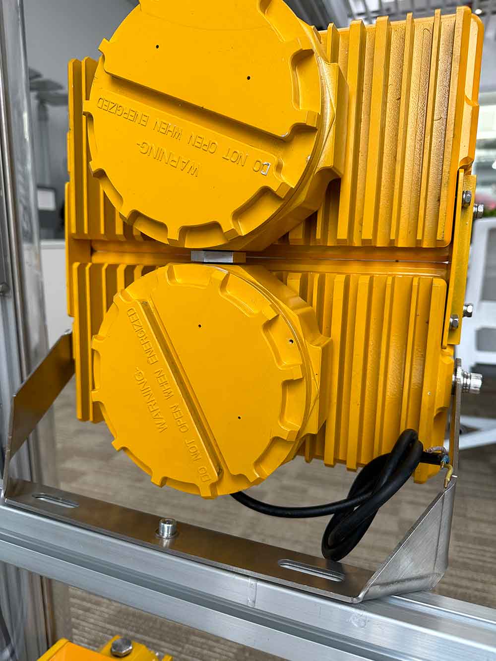 Explosion Proof Flood Light Used in Hazardous Industrial Sites（images 4）