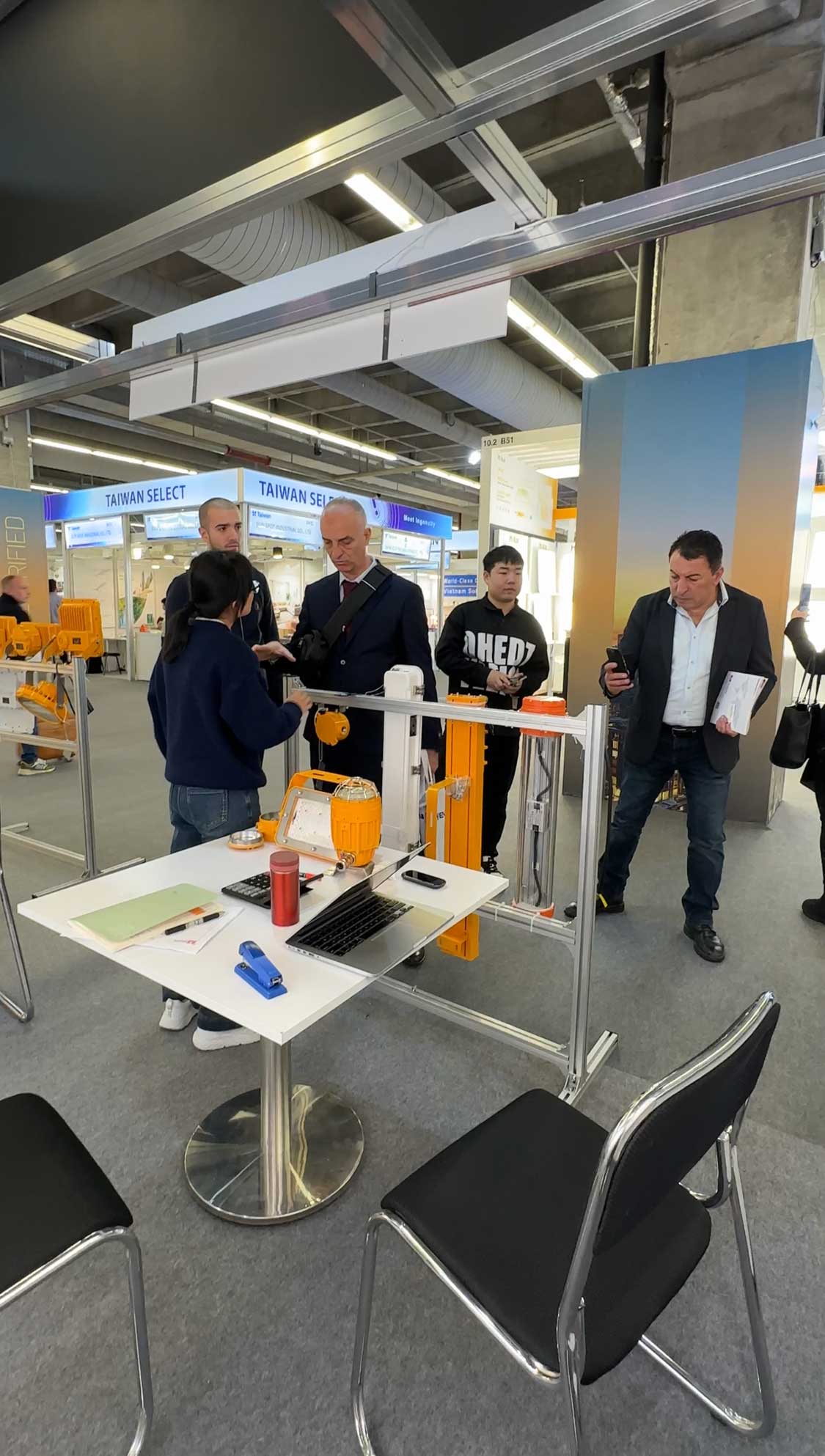 Light + Building 2026 Day 2 &ndash; SEEKINGLED Booth is Packed!（images 5）