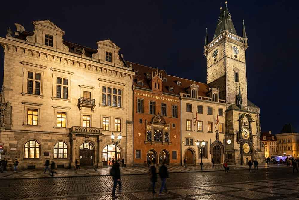 Flood vs Spot Light: What Actually Works in Rea...