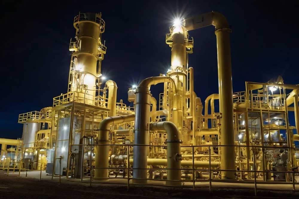 Why Are Explosion-Proof Lights Necessary in Natural Gas Midstream Processing & Purification?