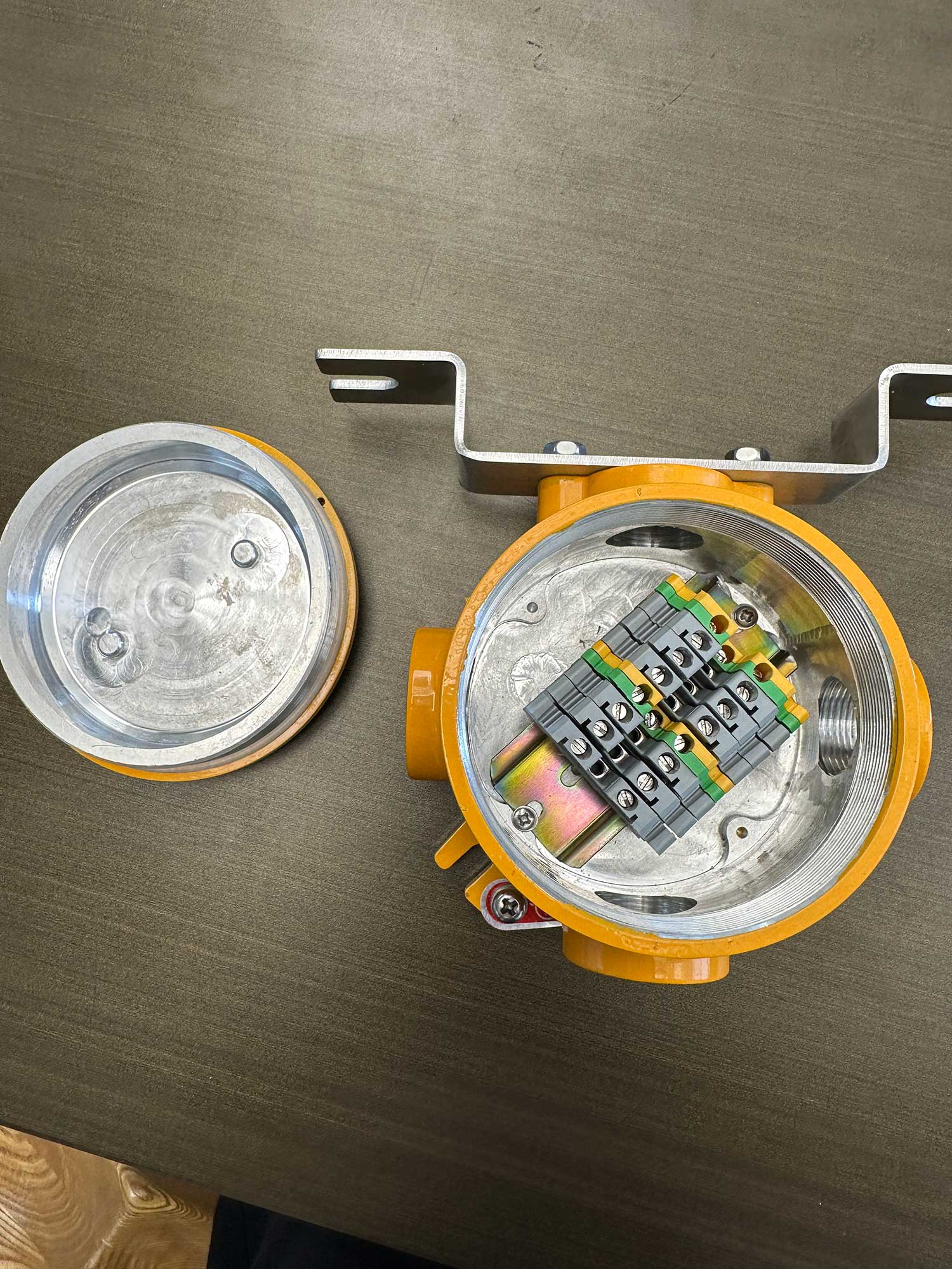 What is the warranty period for explosion-proof lights? 1 gfdshgdshfds